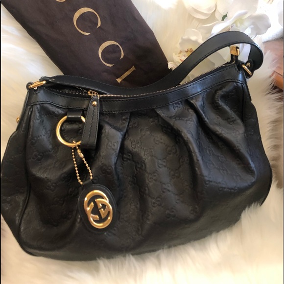 Gucci Handbags - 😍NEW LISTING😍 Gucci leather handbag